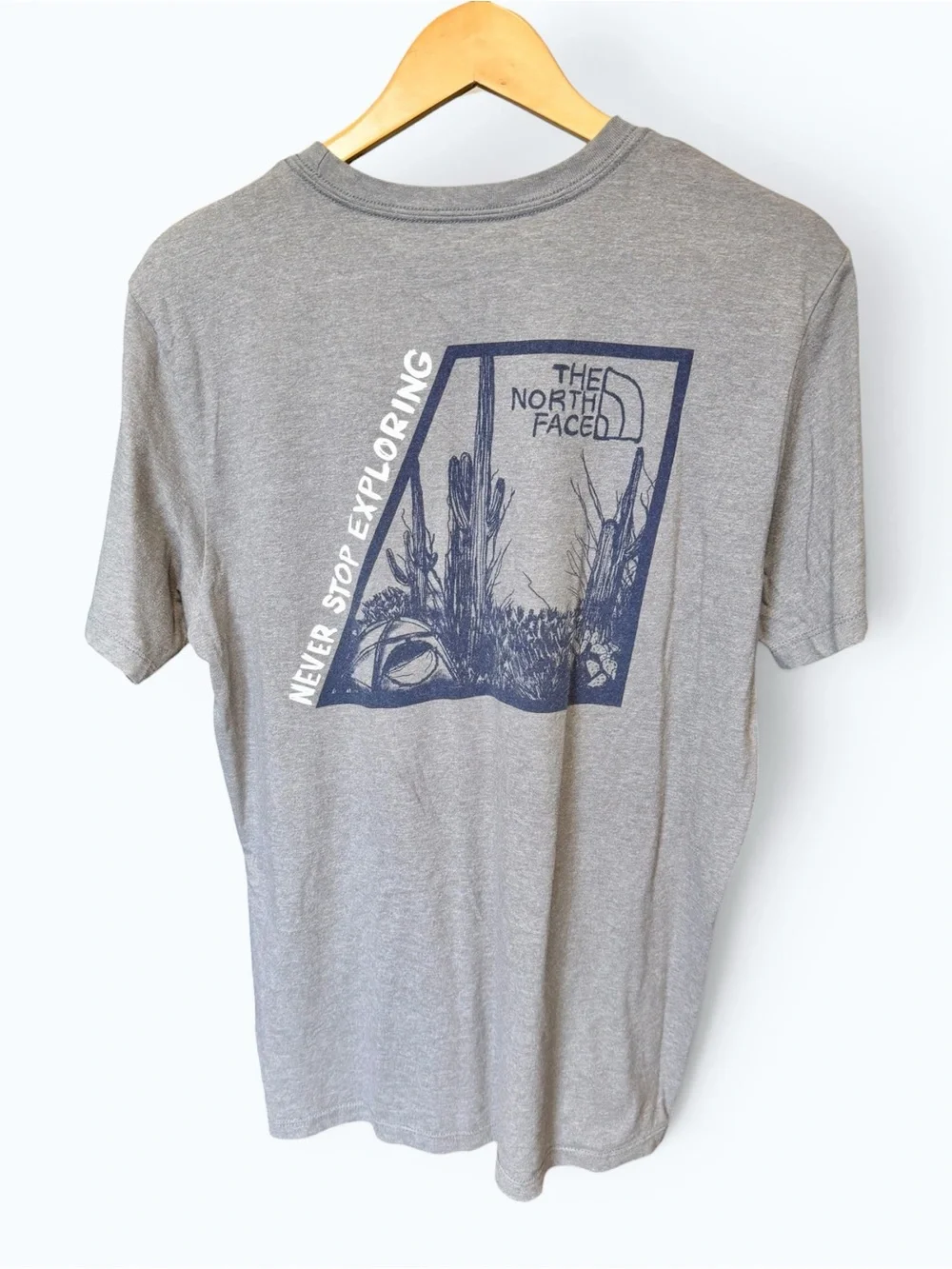 The North Face & Carhartt Men’s Graphic Pocket Tee Bundle Size Large